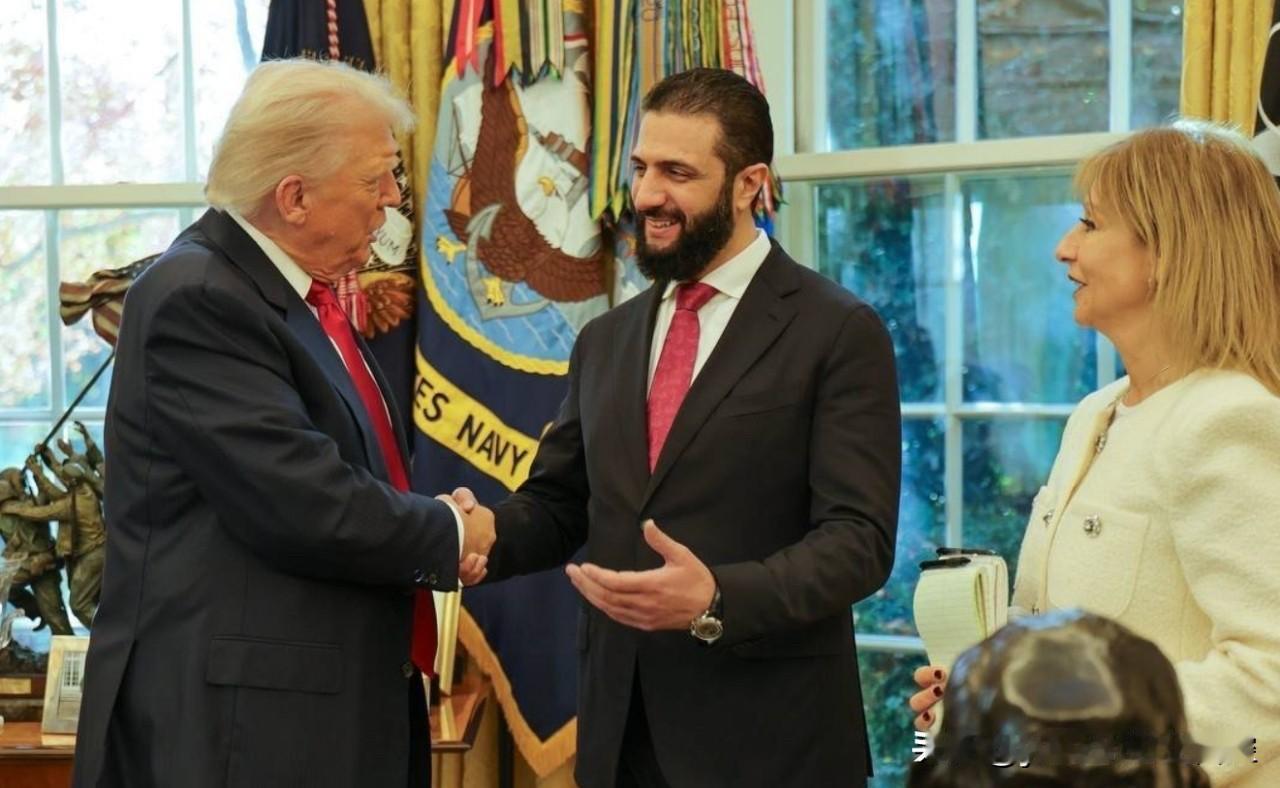 【叙总统沙拉：叙利亚进入一个新时代】
    朱拉尼已抵达白宫，与特朗普讨论了中