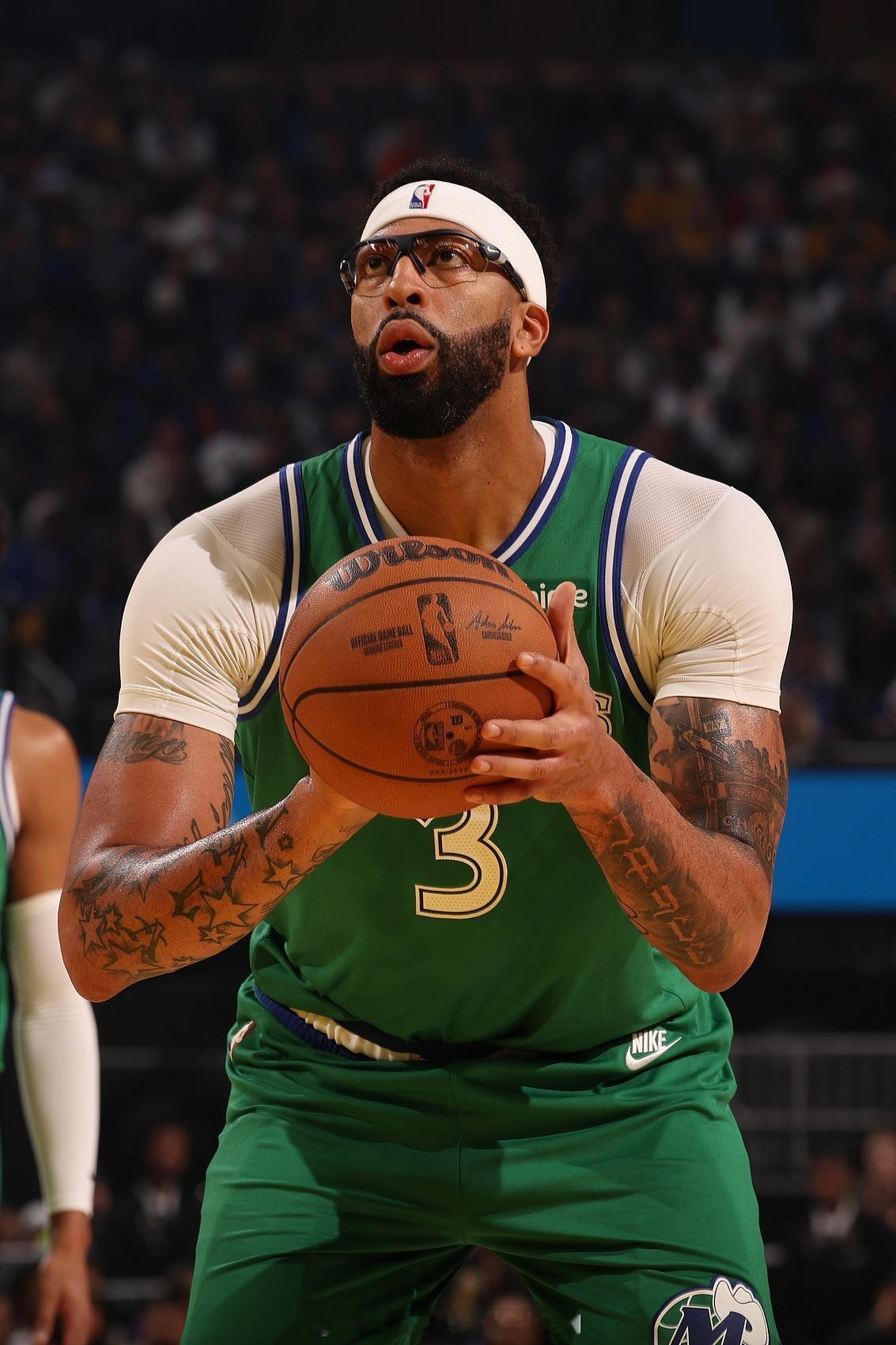 Haynes：预计浓眉会在交易截止日（2月6日）前被独行侠￼送走，雄鹿￼和快船￼