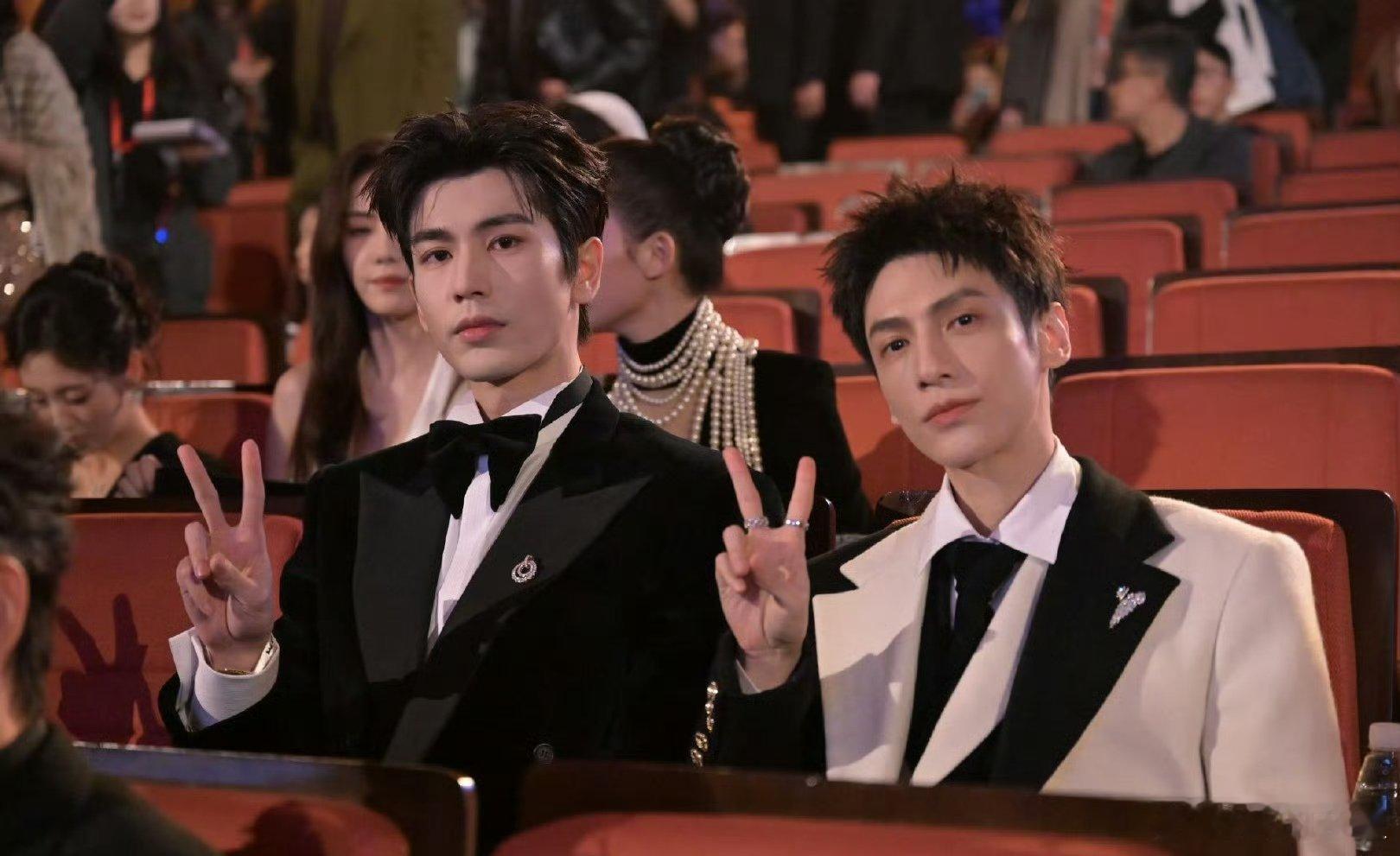 罗哥这个头又沦落为“参照物”了[泪奔] ​​​