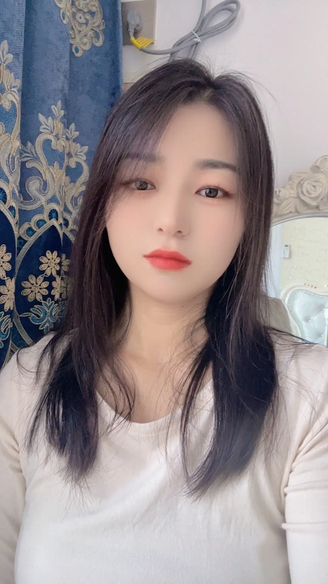 今天收藏了一句话：“我对你一点手段都舍不得用，用的都是破碎的心拼凑出来...