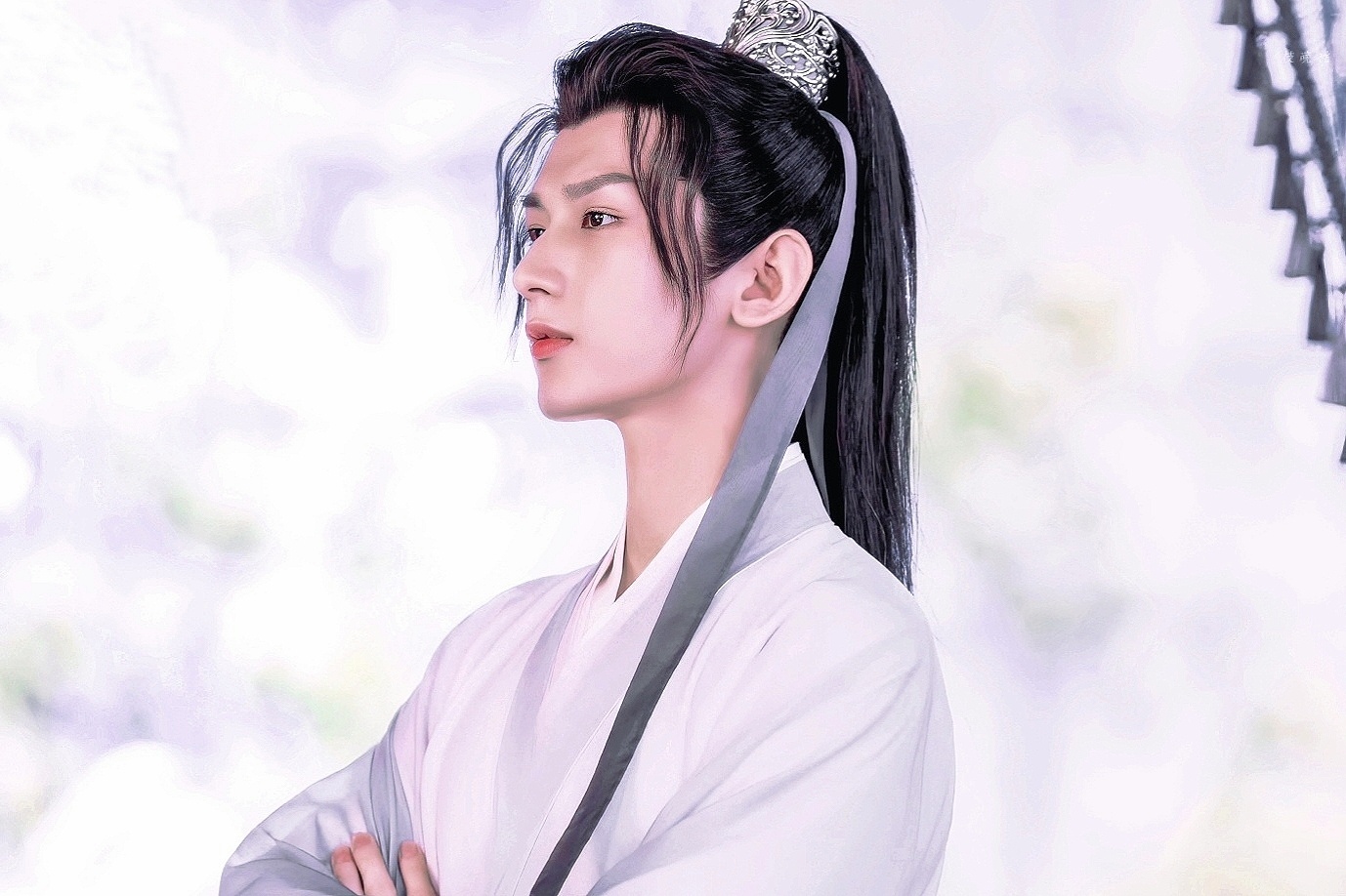 我乃凌霄派天师成毅
