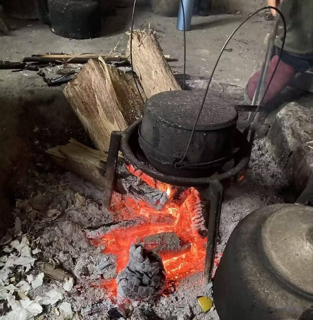 如今的农村，大龄单身光棍越来越多，已经成为乡村绕不开的现实痛点。无数踏实肯干的农