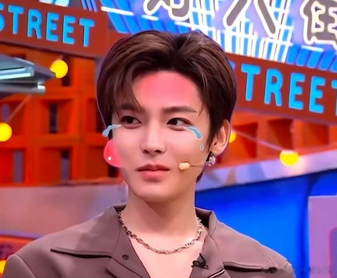 侯明昊 表情富公来的喔你好星期六 家人们谁懂这期的欢乐风暴！侯明昊一上场，表情就