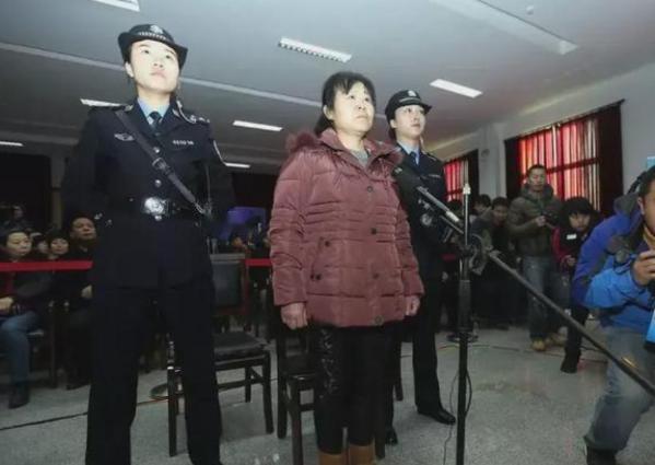 2014年，陕西某医院的产科主任张素霞，因为贩卖26个婴儿被判死刑，可她至死都不