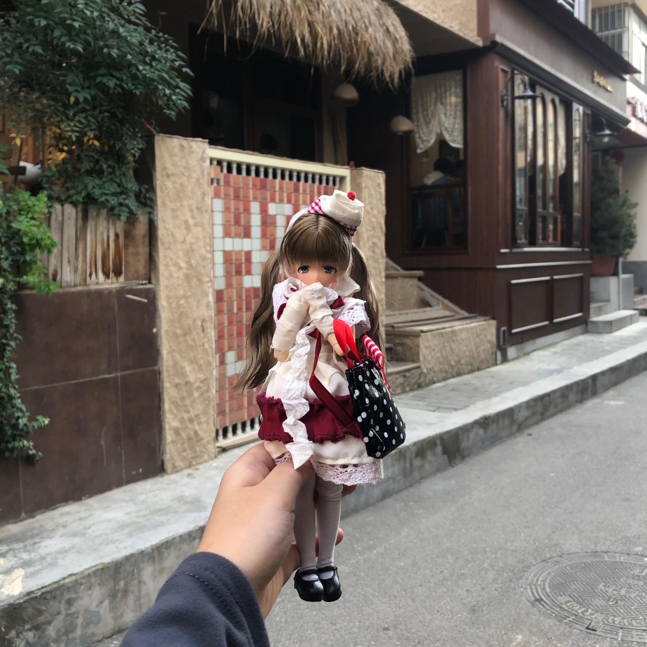 逛街去吃最喜欢的蛋糕。