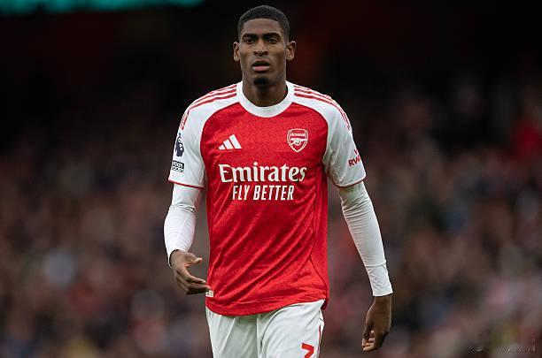 现在评判2025夏窗英超最佳引援，还为时尚早。这种“评选”其实也没啥标准，但我始