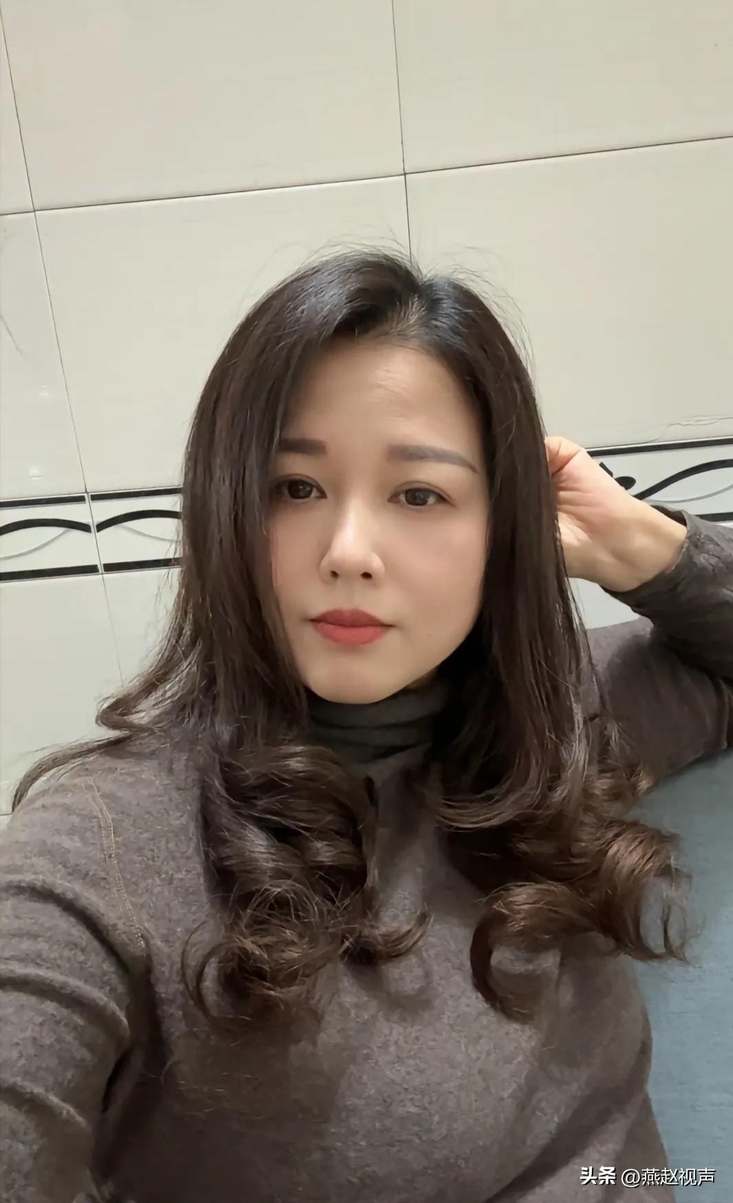 婆婆中风瘫痪了，需要人全天候照顾。在召开家庭会议的时候，婆家人所有的目光都集中在