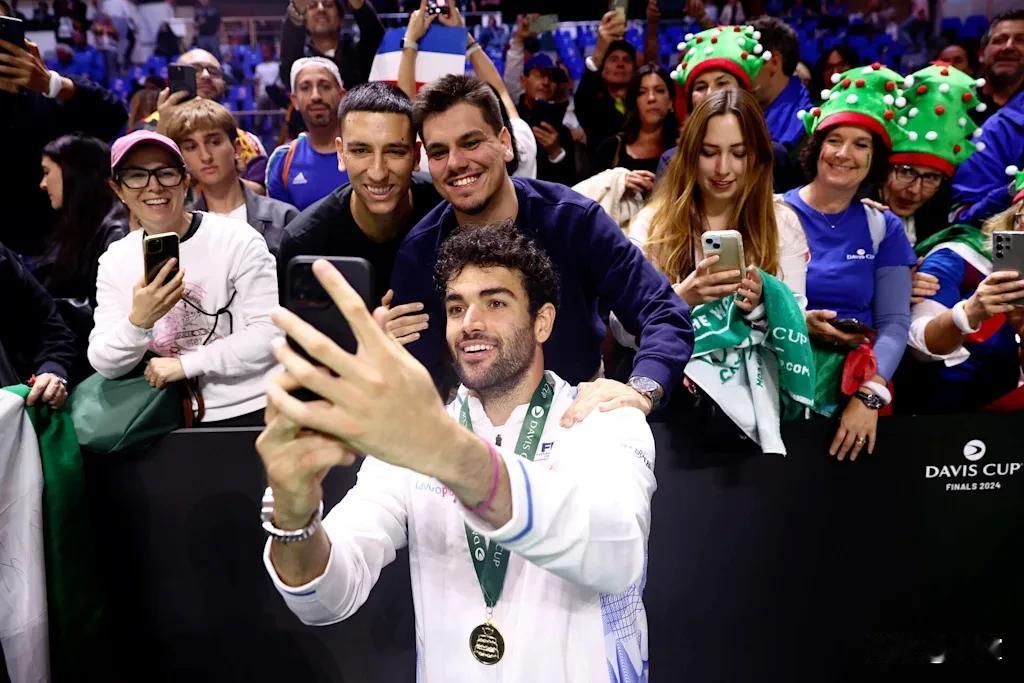 贝雷蒂尼，先下一城！
三场两胜的戴维斯杯决赛刚刚结束首场比赛，贝雷蒂尼以2-0(