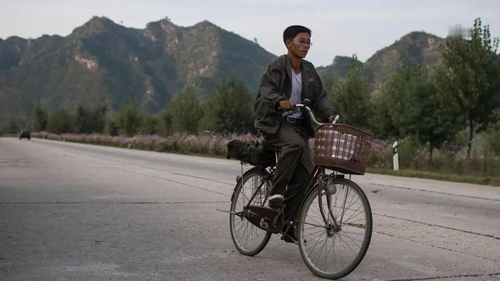 朝鲜要切断与韩国的所有道路

朝鲜宣布将从10月9日起，切断与韩国的所有公路和铁