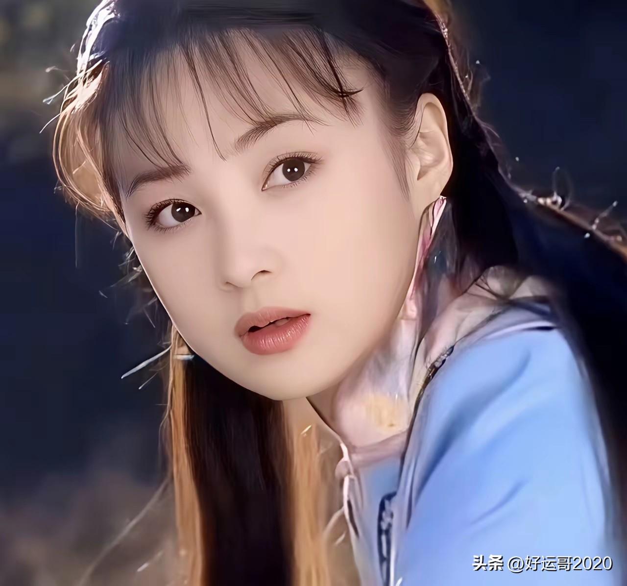 蒋勤勤，杨钰莹，林心如三个美女19岁时照片大比拼。
确实还是蒋勤勤看起来最舒服，