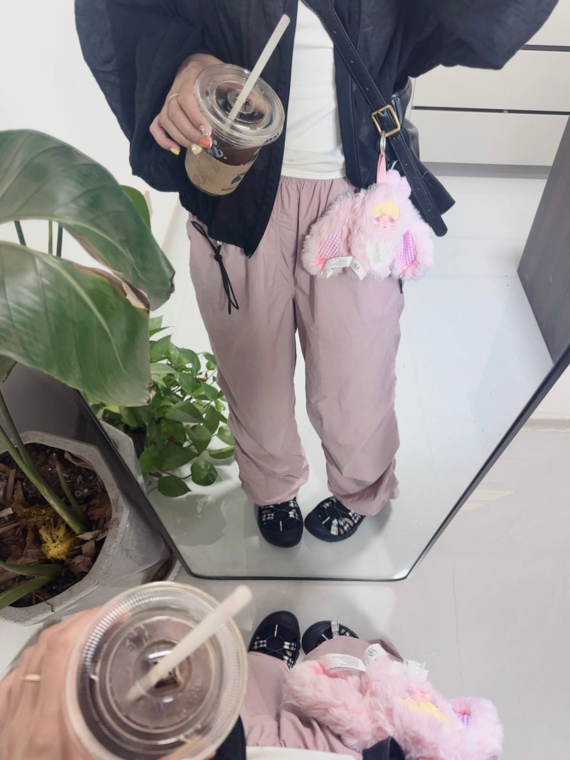 满妈的ootd 又黑又粉😉 