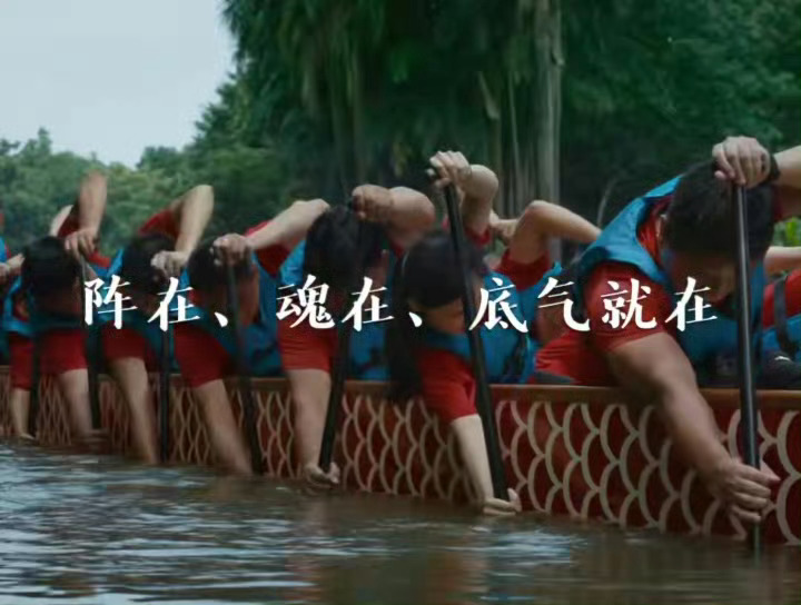 老辈子的气血还是太足了划龙舟才是真正的东方神秘力量 龙舟划起来的时候几十个人同频