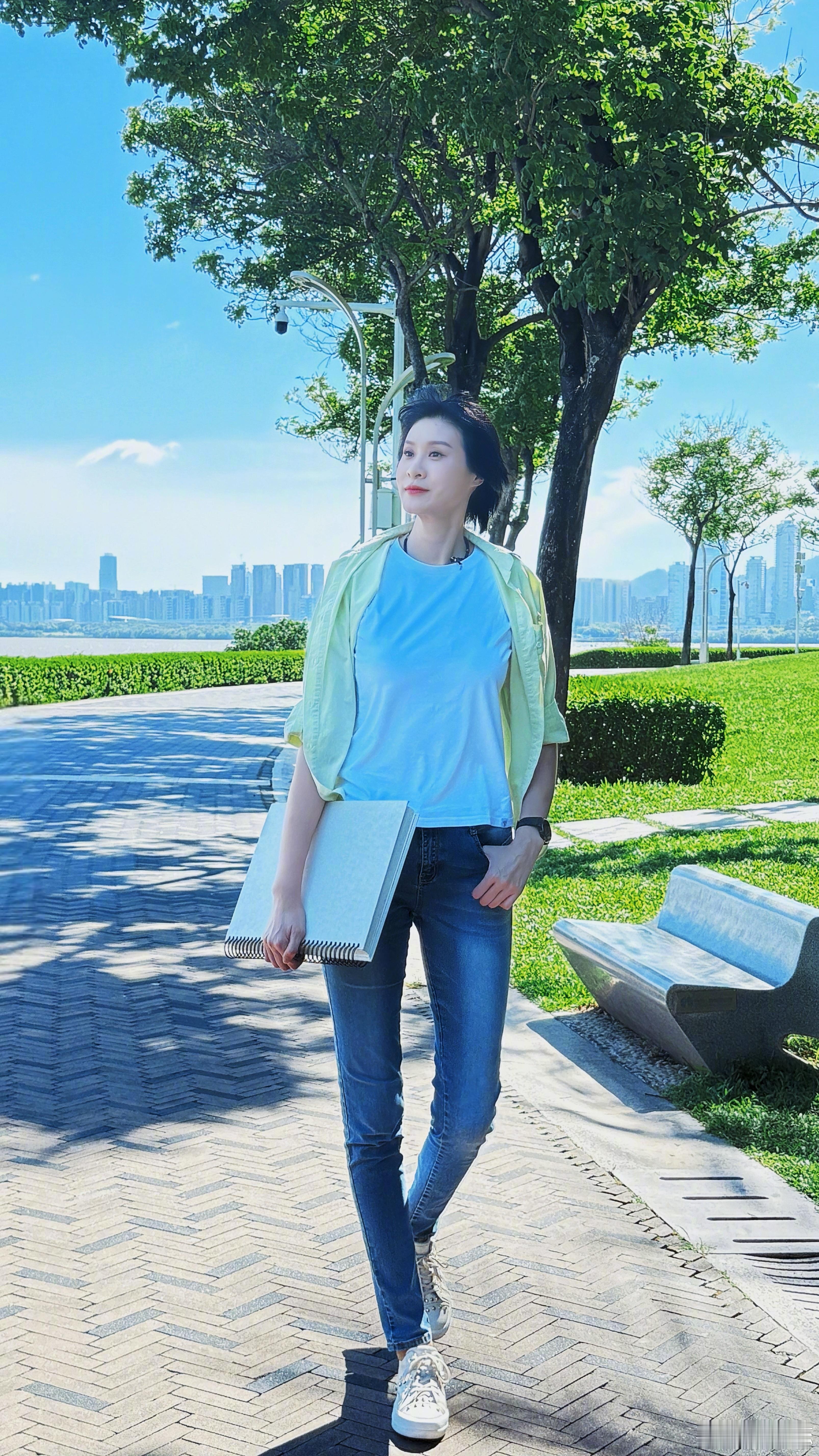 “每个人都奔向目标，被折磨，受苦难。河水痛苦地歌唱着，充满渴望地歌唱着，不断涌向