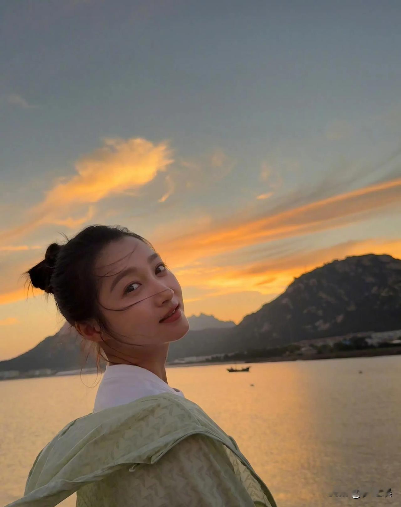 买房没有敢发朋友圈，买车发了朋友圈，但是只有一位点赞的，而是，她们不高兴，所以视