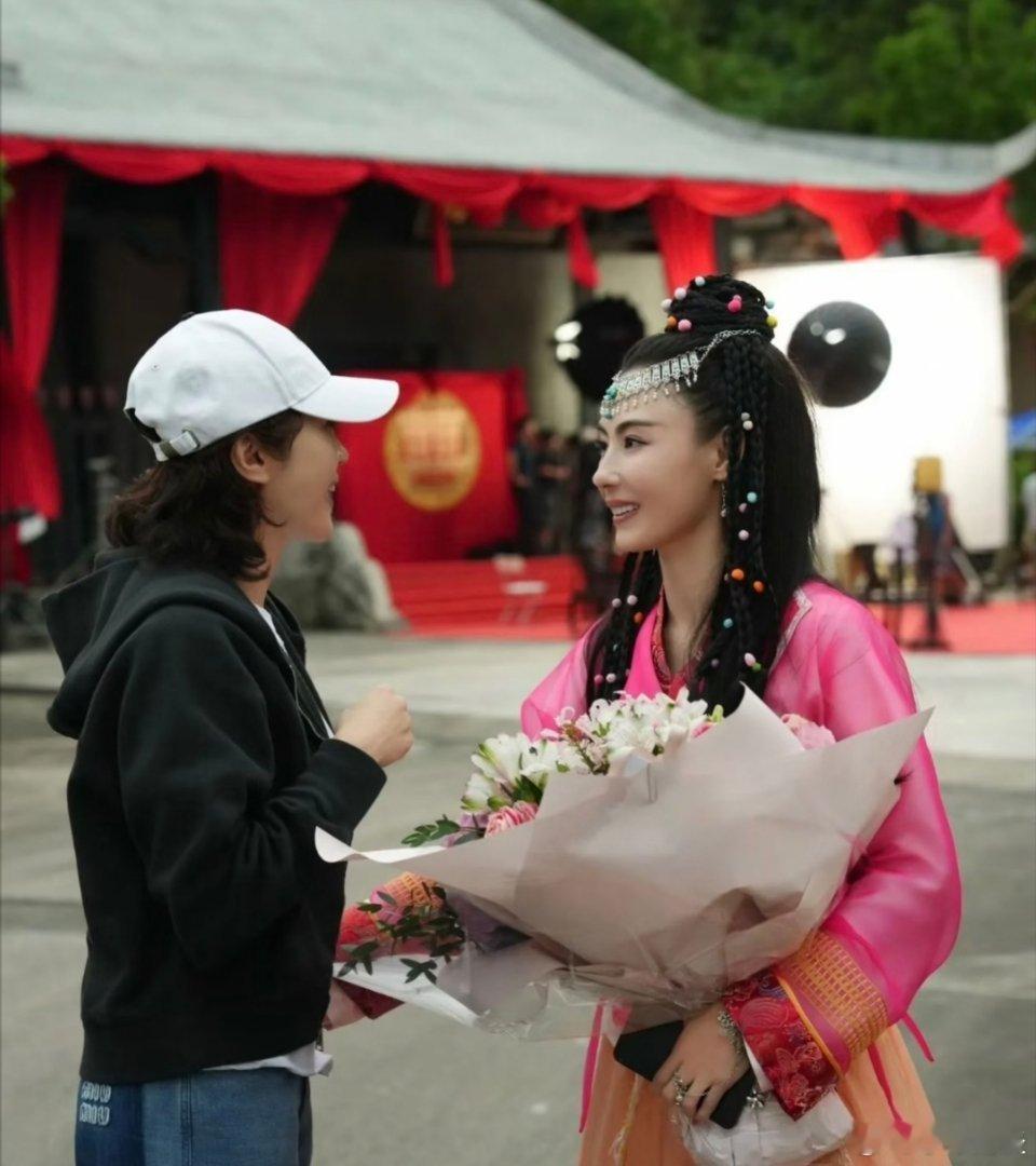 黎姿张柏芝两个赵敏同框张柏芝的装扮完全复刻了当年黎姿的版的赵敏[期待] ​​​