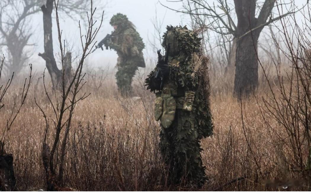 俄军24小时解放两镇 乌军单日损失超1090人
 
据塔斯社2月16日消息，俄罗
