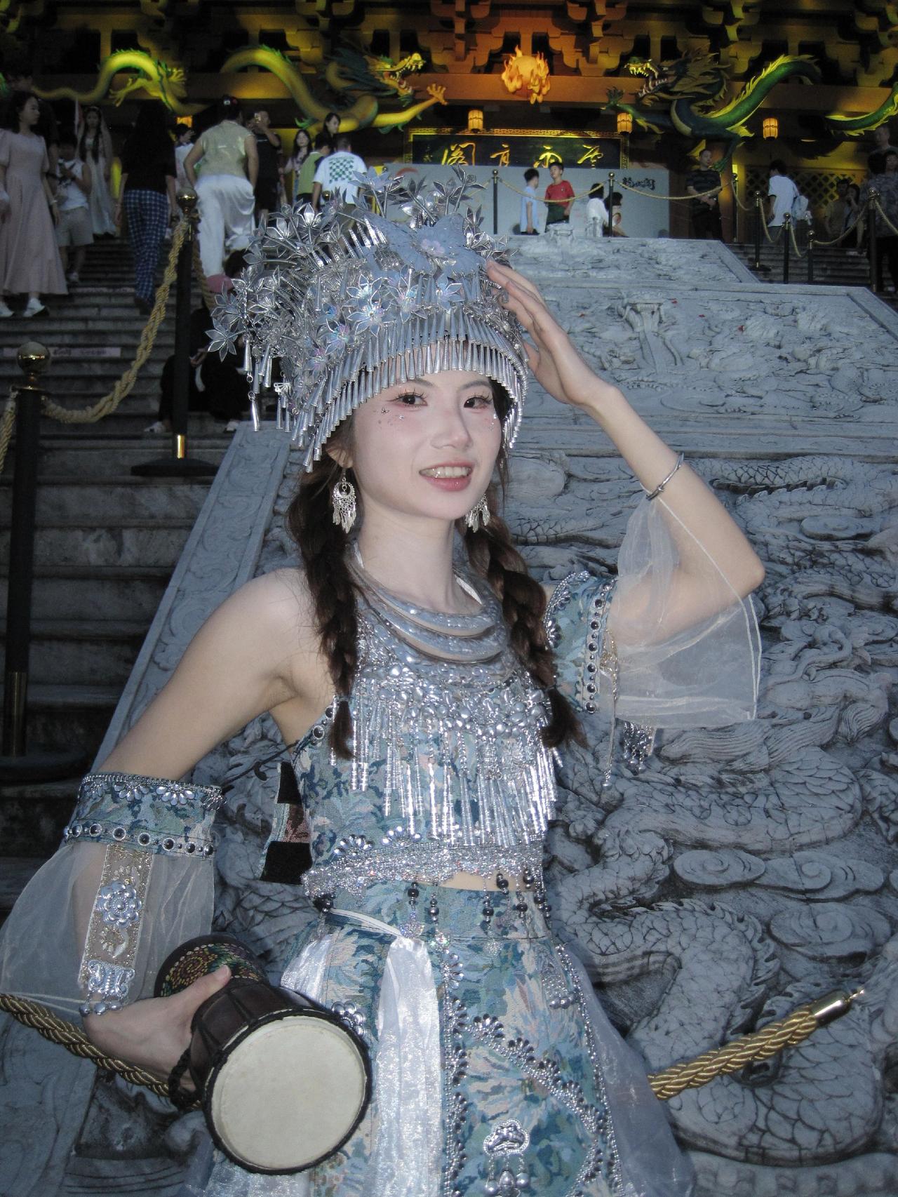 古镇随手拍苗妹苗服拍照打卡地 苗疆服饰体验 赴一场苗族异域风情 不一样的苗服体验