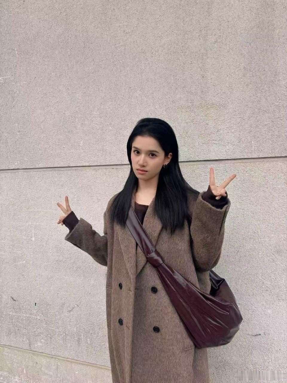 张婧仪大衣plog张婧仪告别六月九宫格张婧仪大衣plog，哇塞，[心][心] ​