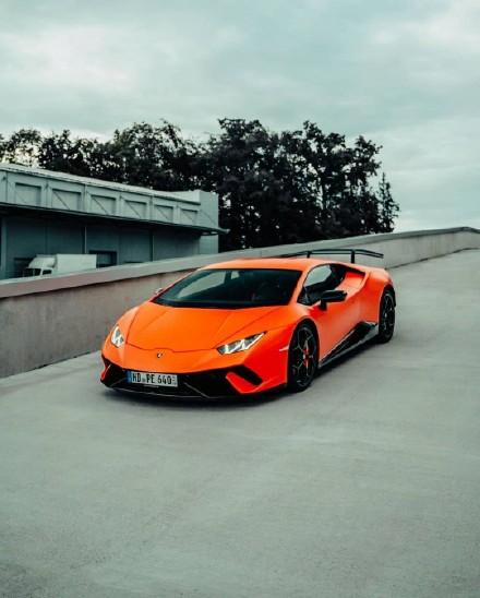 兰博基尼Huracan performante，小牛的换代如果变成电动超跑，那是