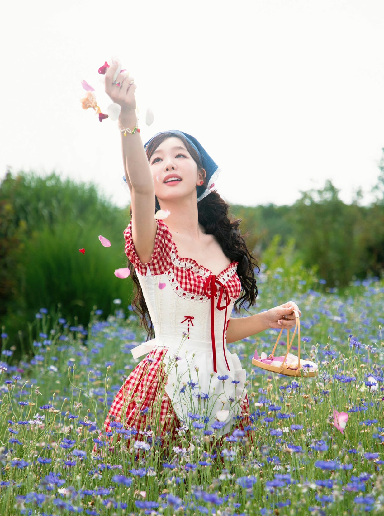 本穿搭小白真的很需要徐梦洁同款穿搭思路，彩虹色系有种顽强的生命力，让人看了一眼爱
