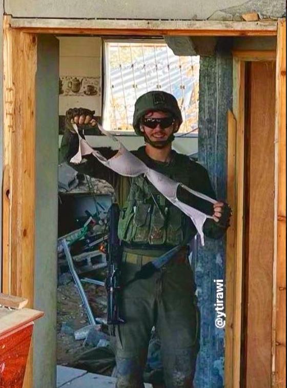 7月15日，以色列国防军前线士兵自曝，以军士兵在偷窃巴勒斯坦妇女的胸罩后，还主动