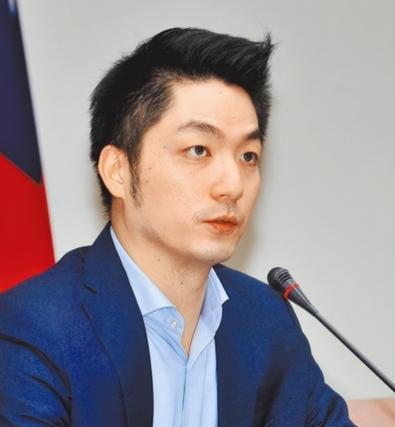 邱毅说，台北市市长蒋万安曾宣称，如果大陆继续在台海进行军机绕台和军演的话，他就要