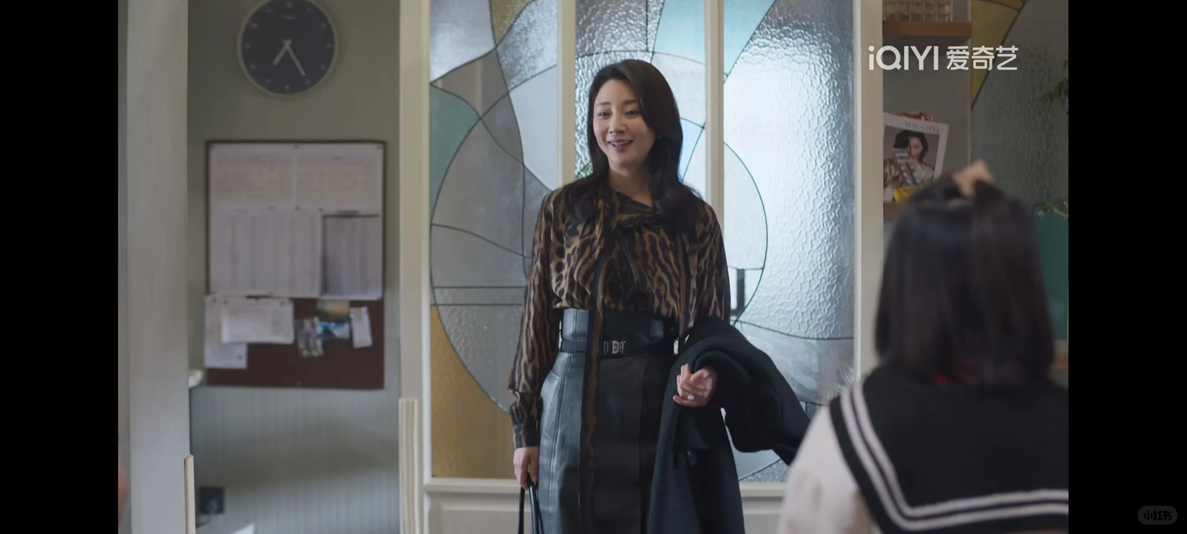 被沈琳刺激的，胡海莉不吃饭赶回去换了衣服