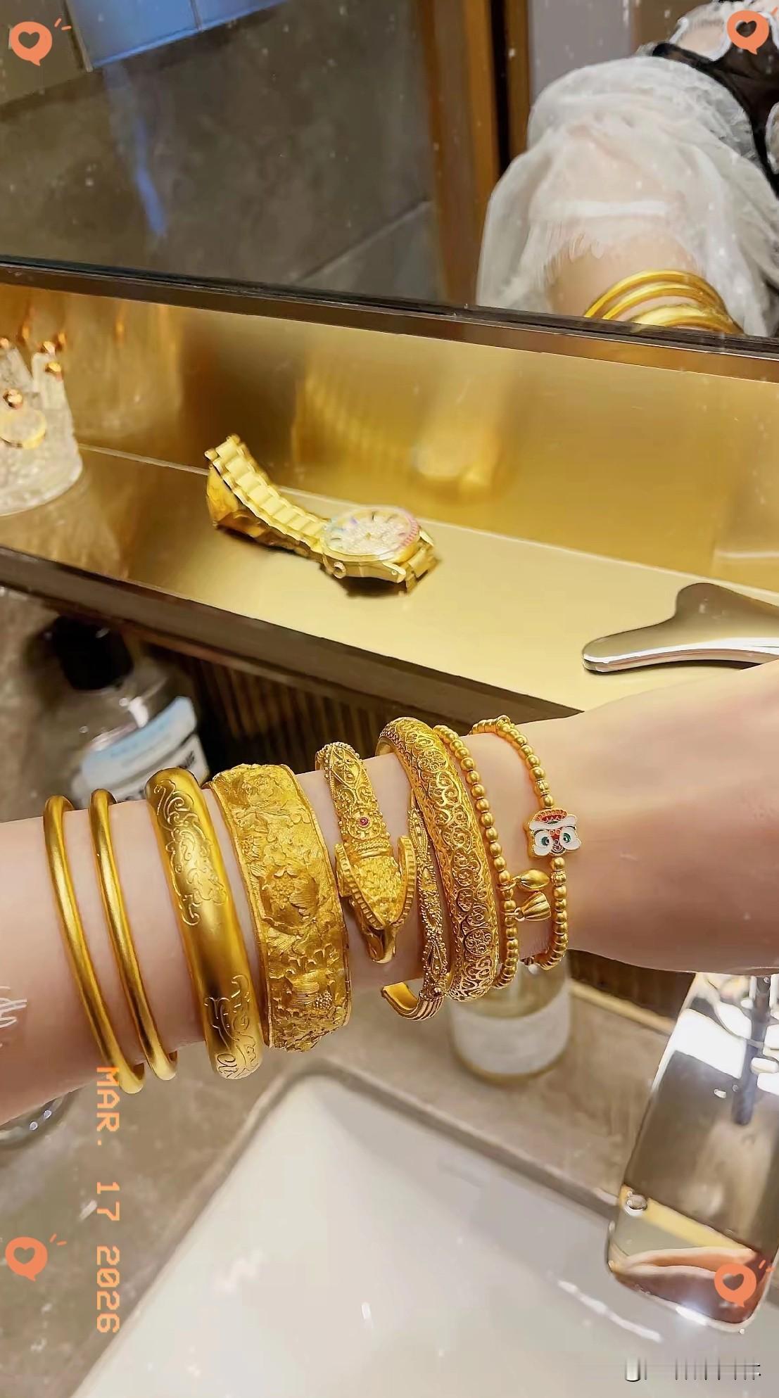 小姨刚从金店离职，偷偷跟我说了大实话：
想买黄金，真的别一上来就冲金店！不是金子