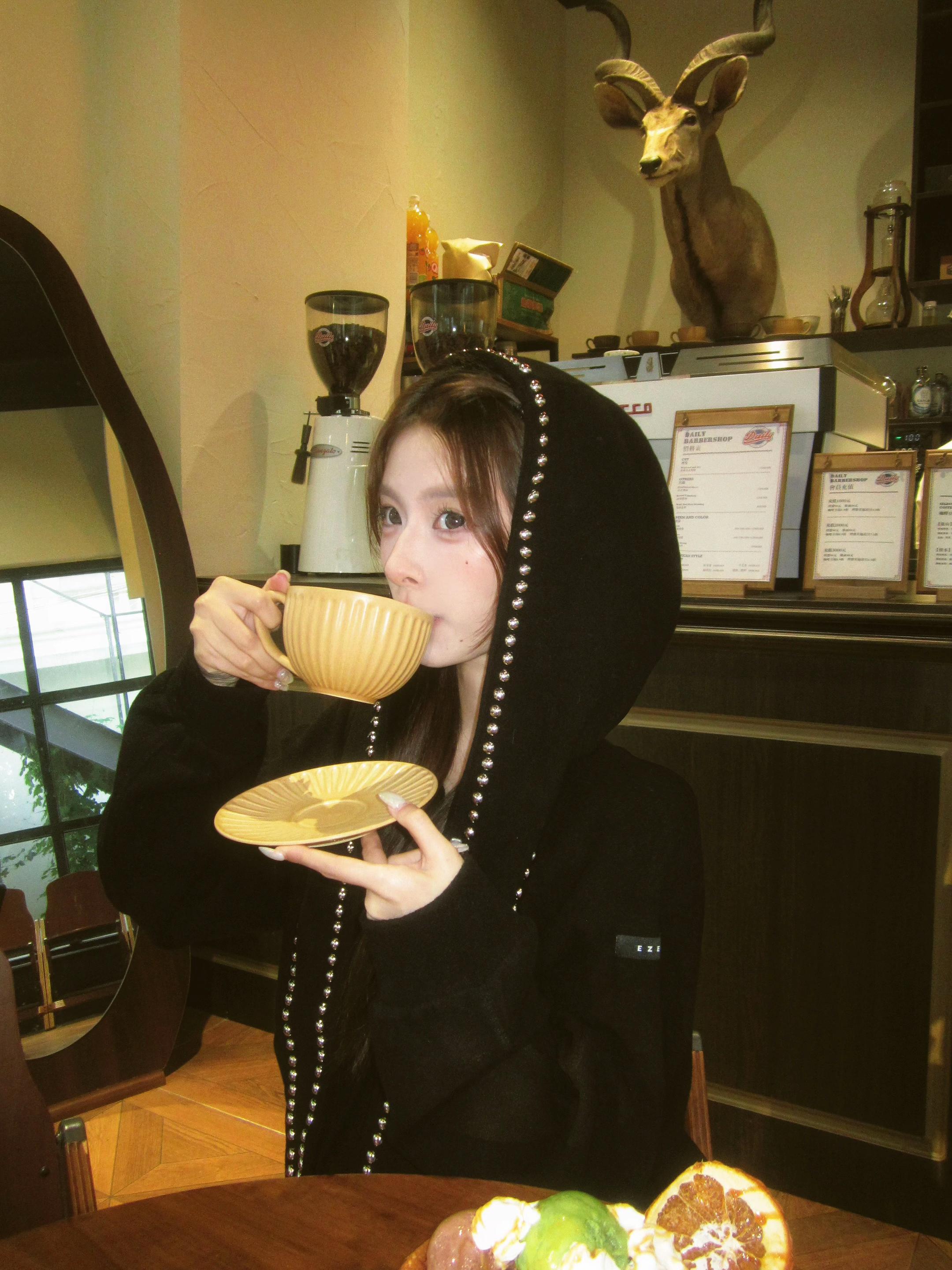 ⊹ 🐾" ◌◞ 🐈‍⬛ 𓂂𓏸。