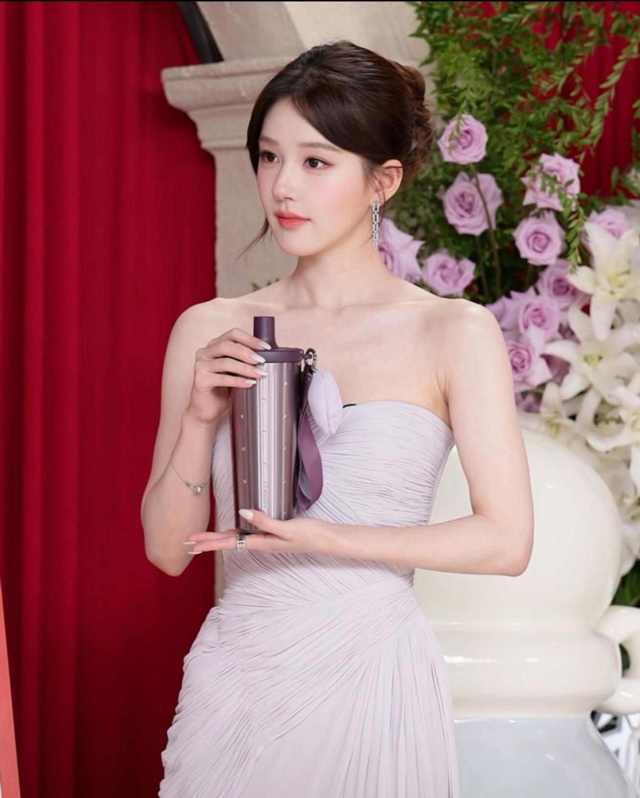 赵露思你美！！人比花娇和梨花带雨都具象化了…[捂嘴哭] ​​​