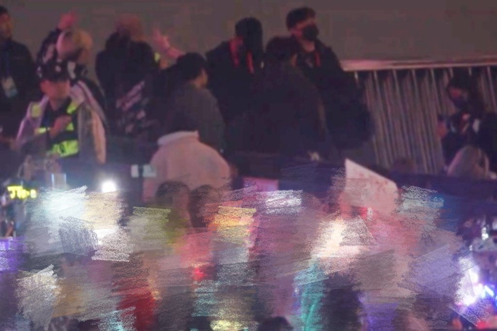 还有哦，大姐姐拍的那条视频前一点点时间，我们的stf还忙着出片呢 