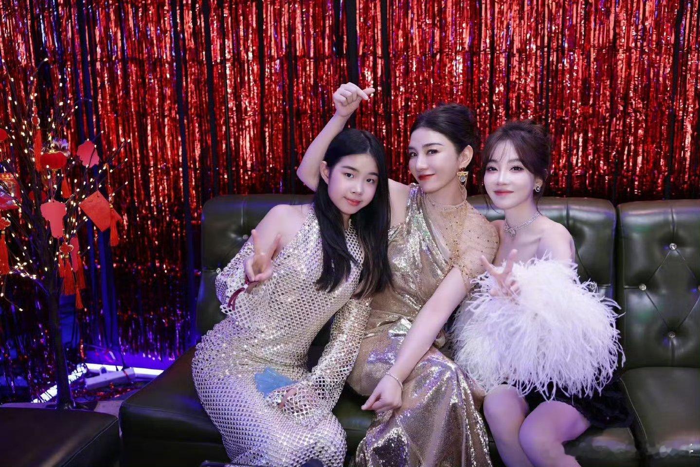 黄奕11岁女儿体态 ，《我的妈妈是大明星黄奕》 