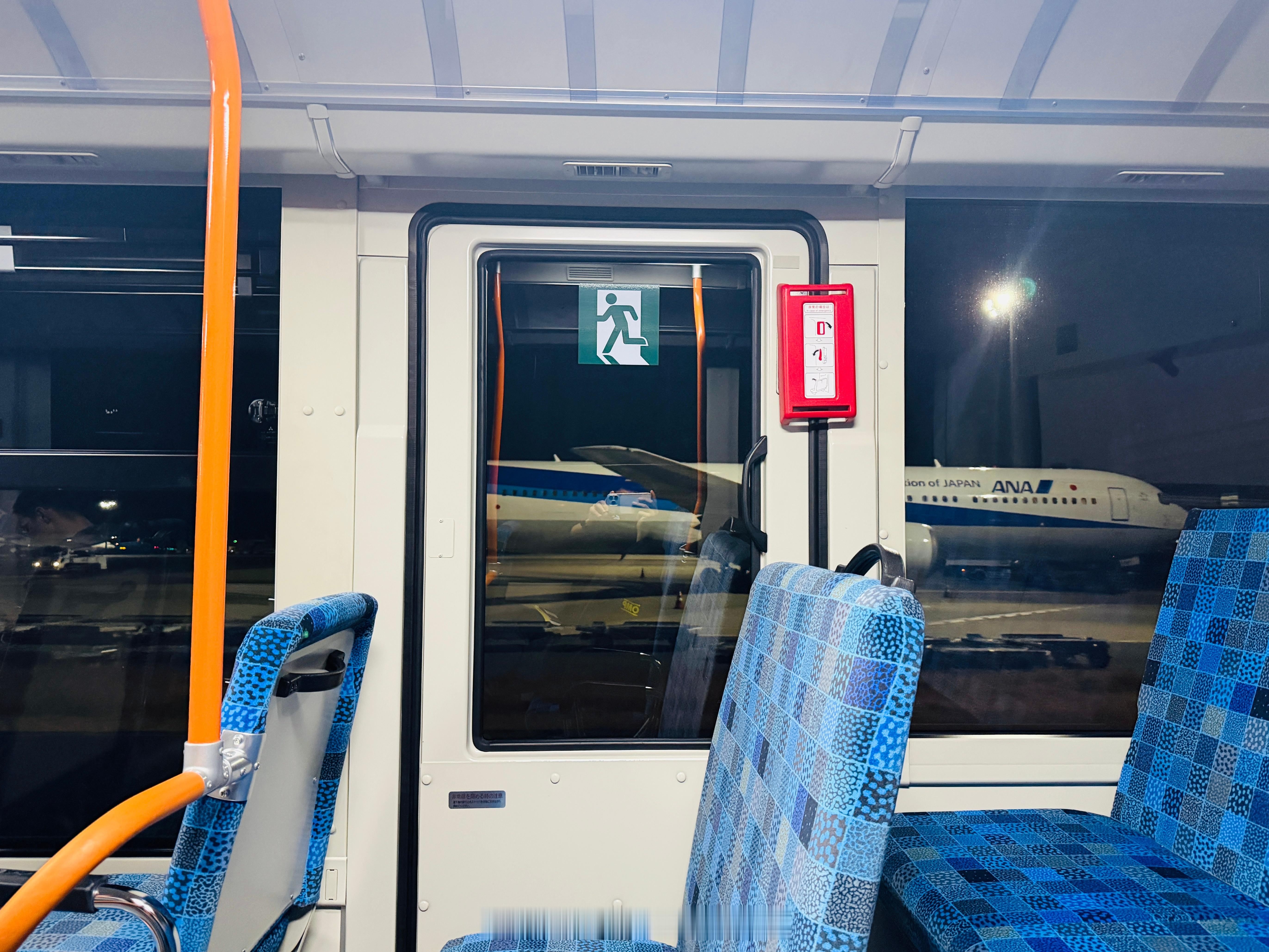 N多年没坐过全日空了，服务已然很好，一切都很整洁舒适。尤其休息室适合国际转机的行