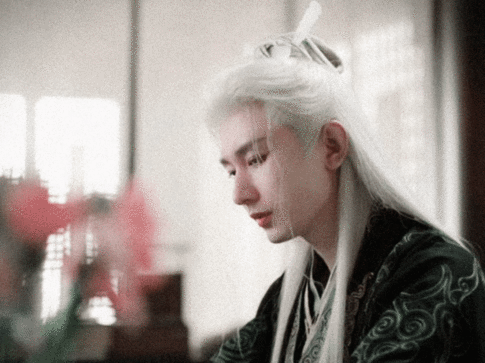 成毅[超话]成毅白发的含金量还在上升救命啊，成毅太会了！李沉舟的白发像极了玄夜，
