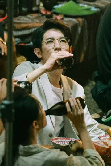 季肖冰 土象天菜 季肖冰可真的实在是太符合我们土象的审美了，那沉稳而又迷人的气质