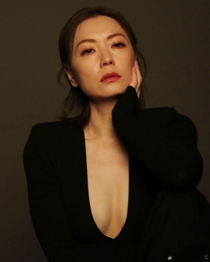 近年田蕊妮跟隨老公移居台灣，她還以製作人身份監製兼主持網上節目，間中亦會參與舞台