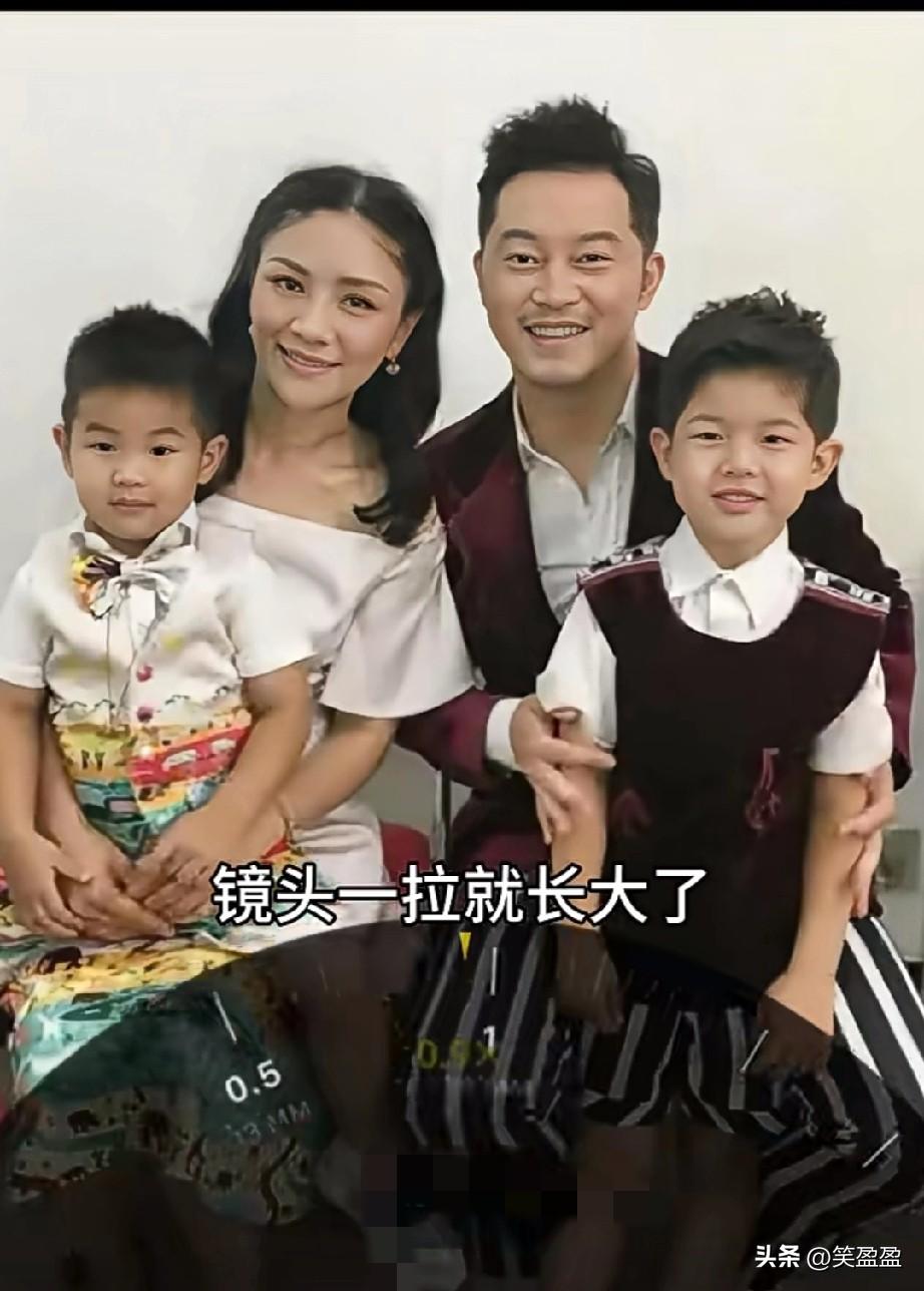 时光的放映机好像被按了快进键，
当年那两个小不点，
一晃眼就已长成了少年的模样 