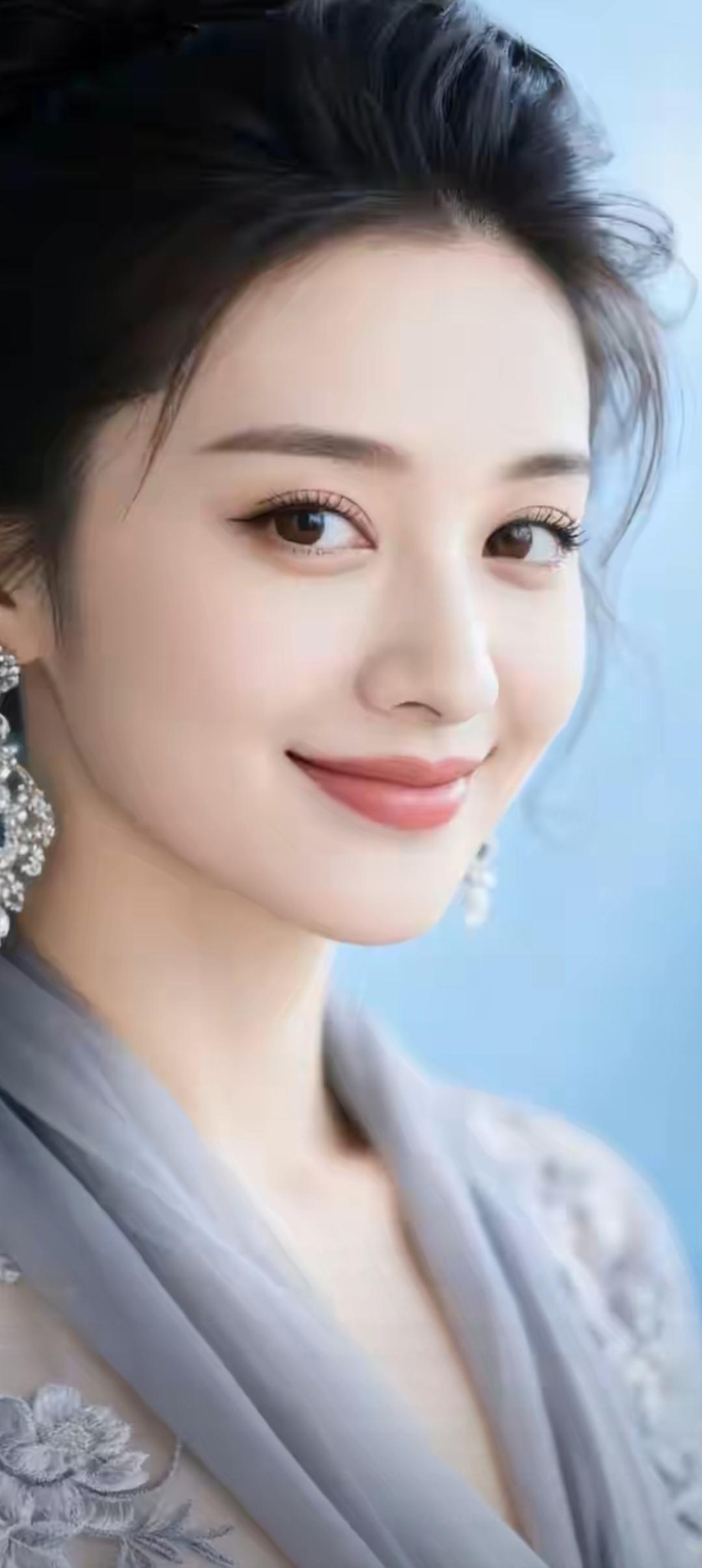 优雅气质，温柔微笑，精致妆容，时尚穿搭