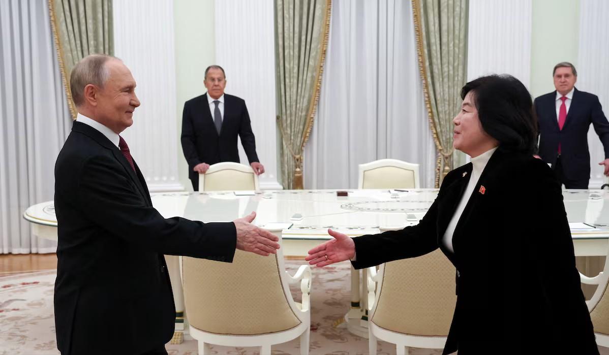 乌克兰的冬天，可能比想象中更冷。

普京跟朝鲜外务相崔善姬见了个面，聊得那叫一个