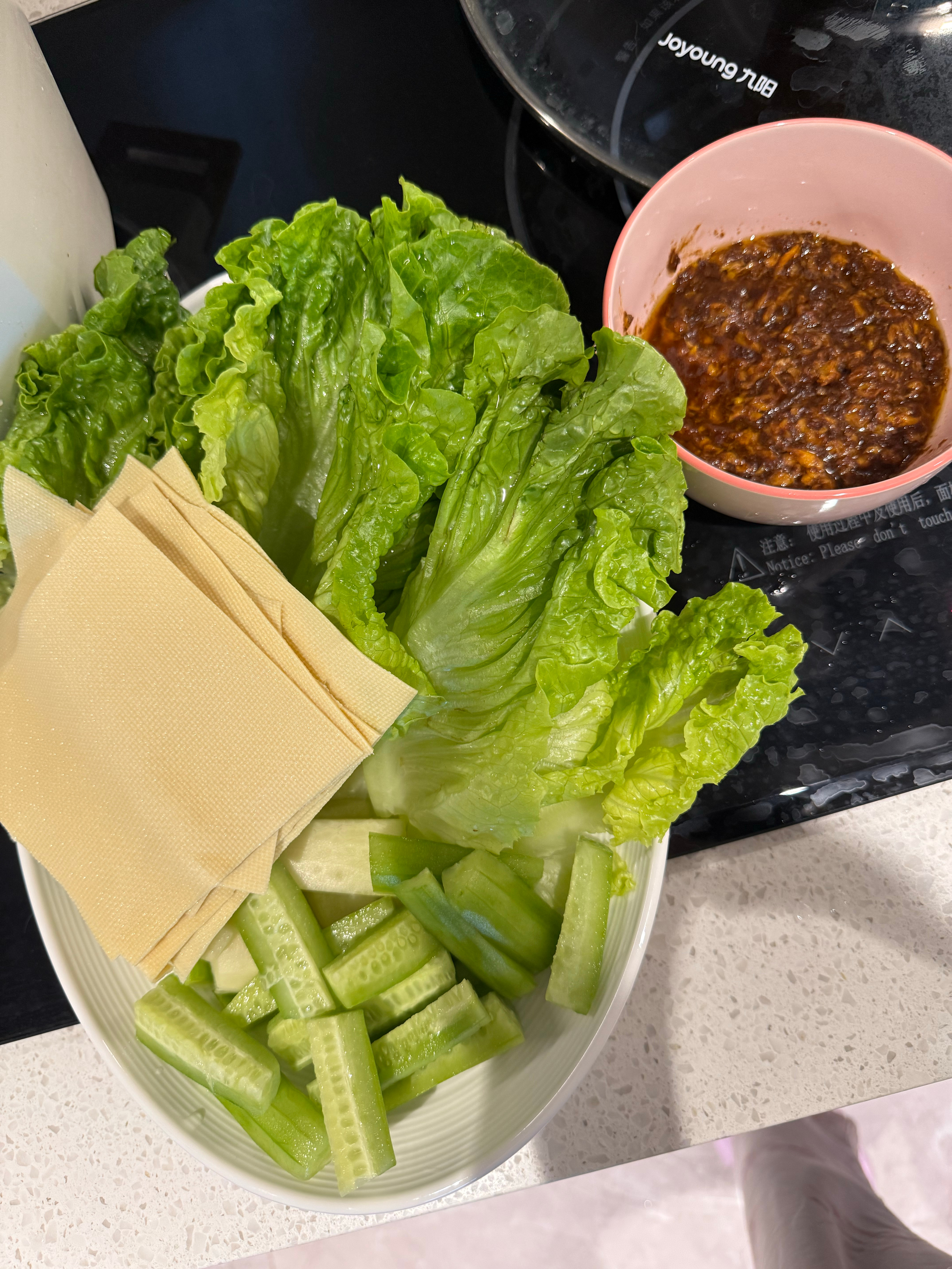 之前找阿姨做饭，每天嘴都很馋，吃完饭还想吃点外卖，后面把阿姨辞了，嘴也不馋了，吃