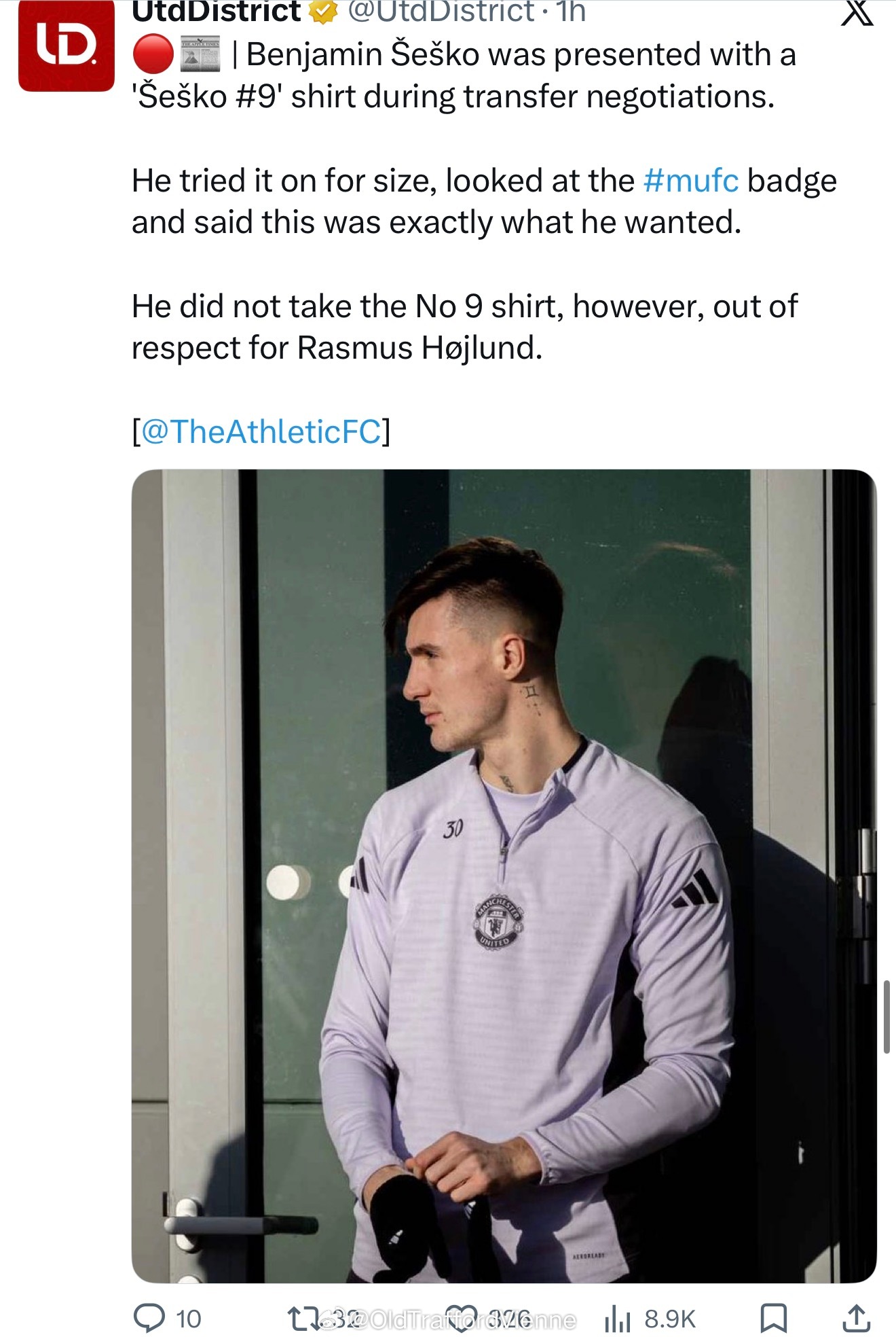 曼联在谈判引进谢什科的过程中送上了9号印名球衣表达诚意，谢什科穿上球衣试尺寸，并