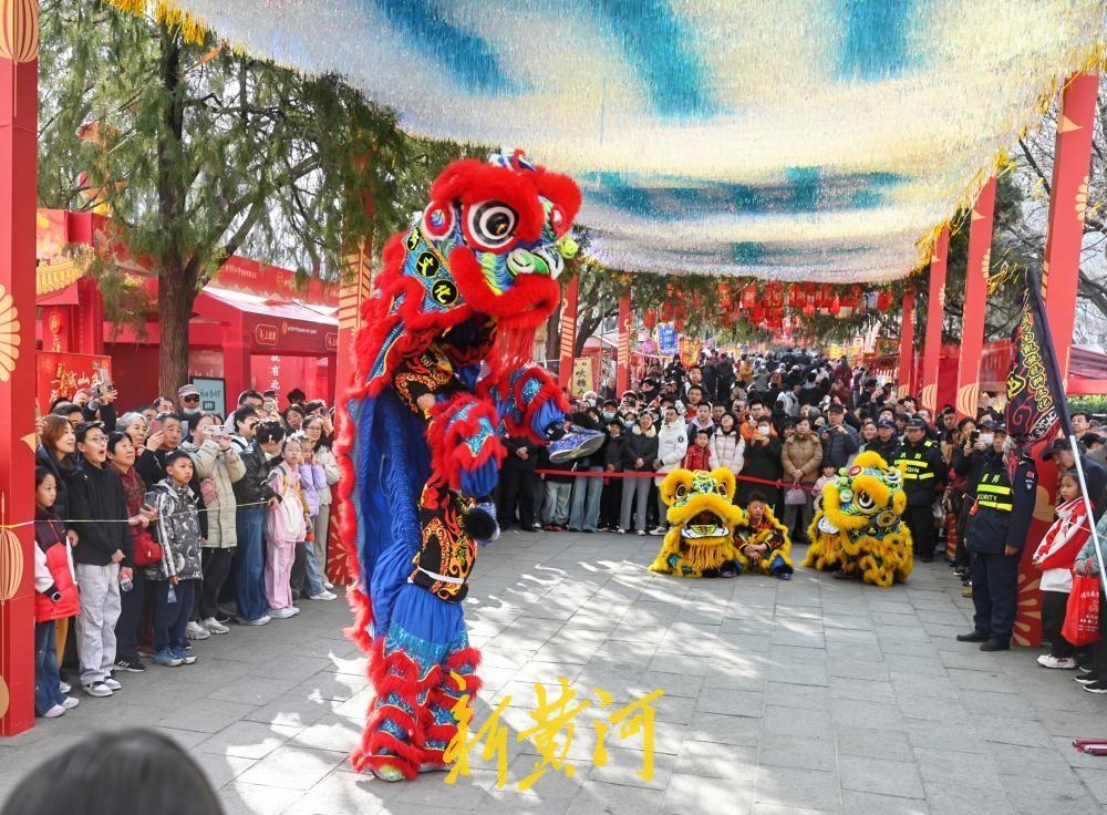 2月19日，农历大年初三，济南千佛山风景区“登高祈福·骏马迎春”新春游园会继续迎