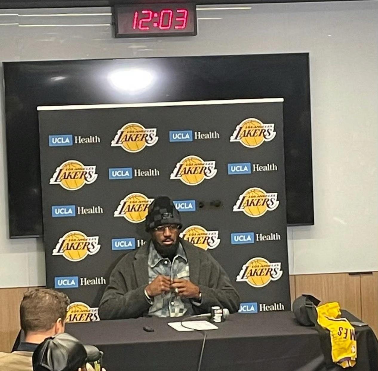 詹姆斯: “我妈妈同时看到了她的儿子和孙子在NBA打球，太酷了”湖人vs骑士詹姆