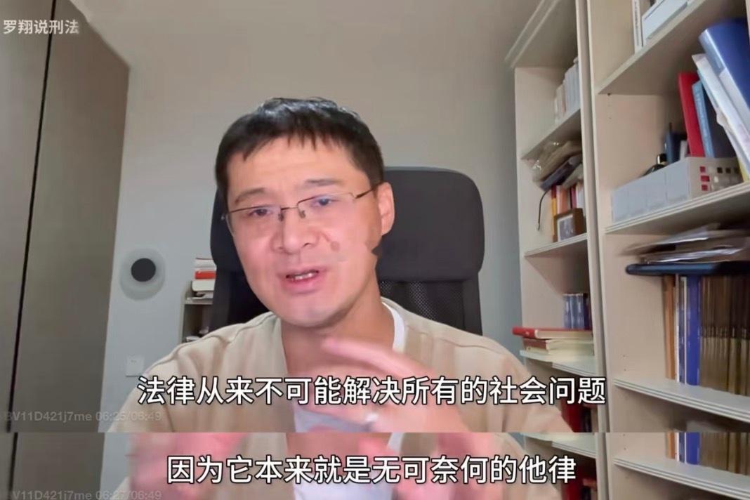罗翔连续6年上榜百大UP主 从第一个百大到第六个，罗翔老师始终保持着内容的深度与
