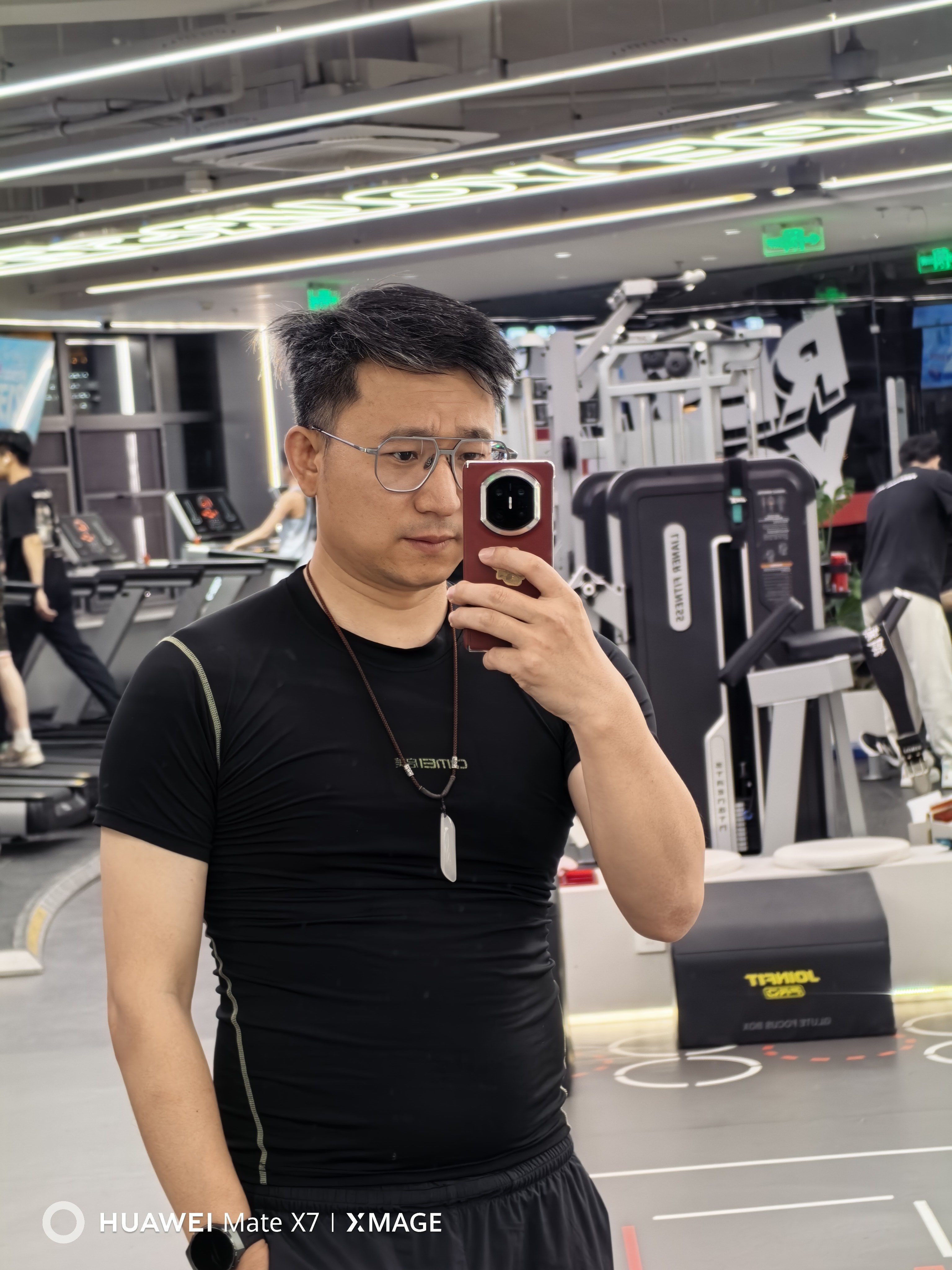 昨天下午有一个朋友给我打电话。他是在2024年和我一起自驾去天津的时候，买了一辆