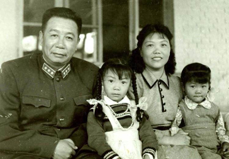 1965年他曾被传将出任总长职位，自述精通打军事仗但坦言不懂政治博弈学习！
19