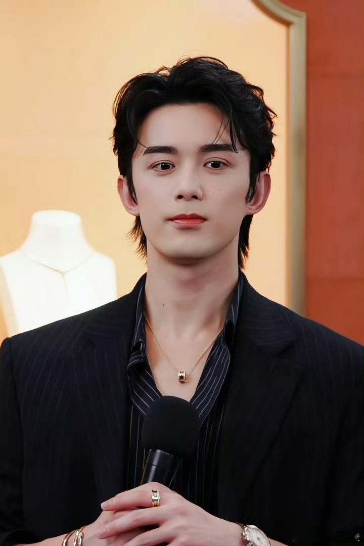 吴磊做一个乐呵的人演员吴磊 在作品里扎根，内鱼都来学习一下，这才是你们该卷的。 