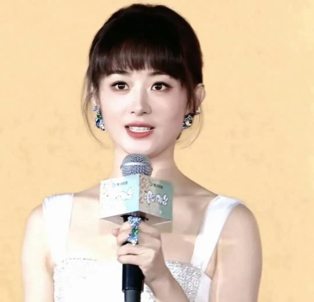 赵丽颖齐刘海造型梦回盛明兰！
赵丽颖在2026年1月9日的《小城大事》发布会上以