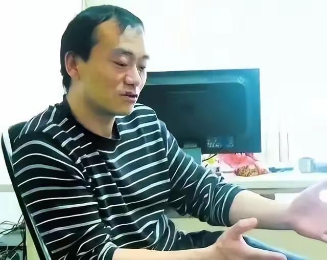 1995年，一名韩国女老板走进车间，她威胁120多名中国员工：“全部跪下，不跪的