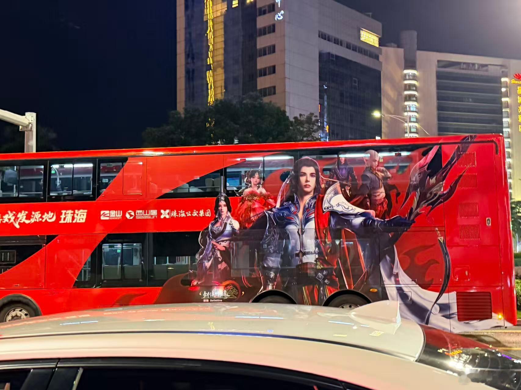 虽然没坐上但打车去看海上升黄鸡的时候居然偶遇了痛车 ​​​